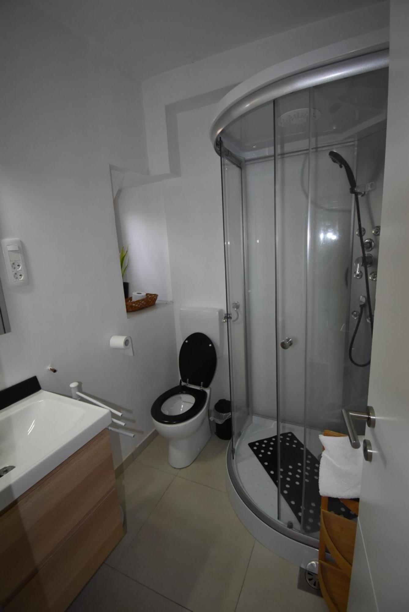Apartments Free Alps, Massage & Wine Бовец Экстерьер фото