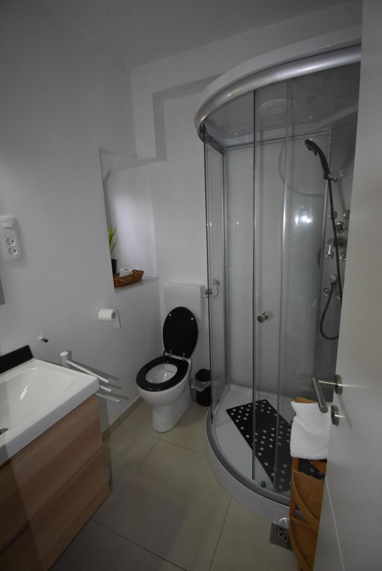 Apartments Free Alps, Massage & Wine Бовец Экстерьер фото