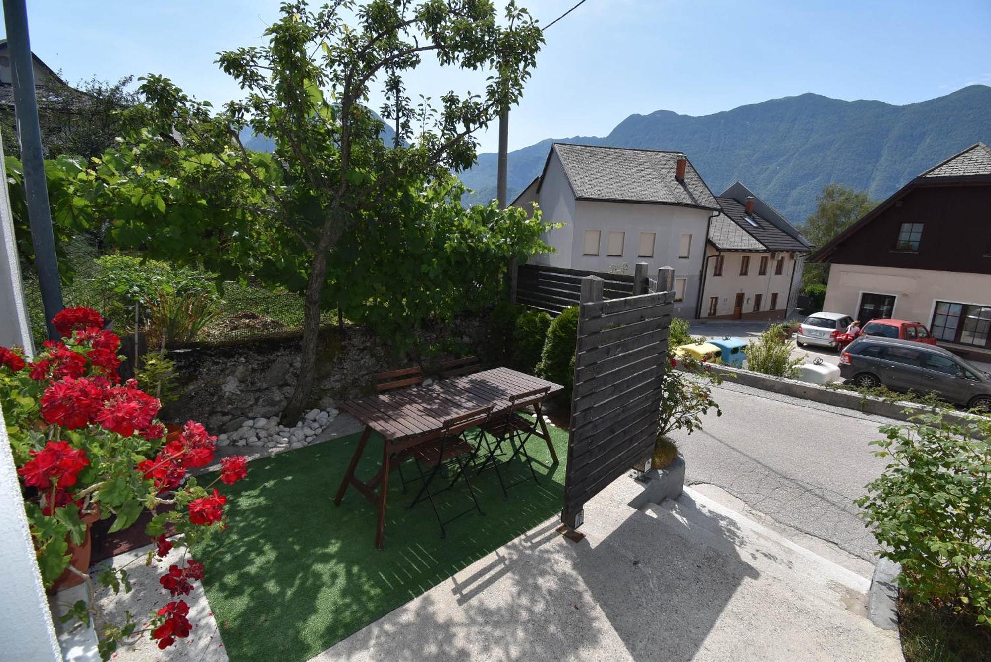 Apartments Free Alps, Massage & Wine Бовец Экстерьер фото